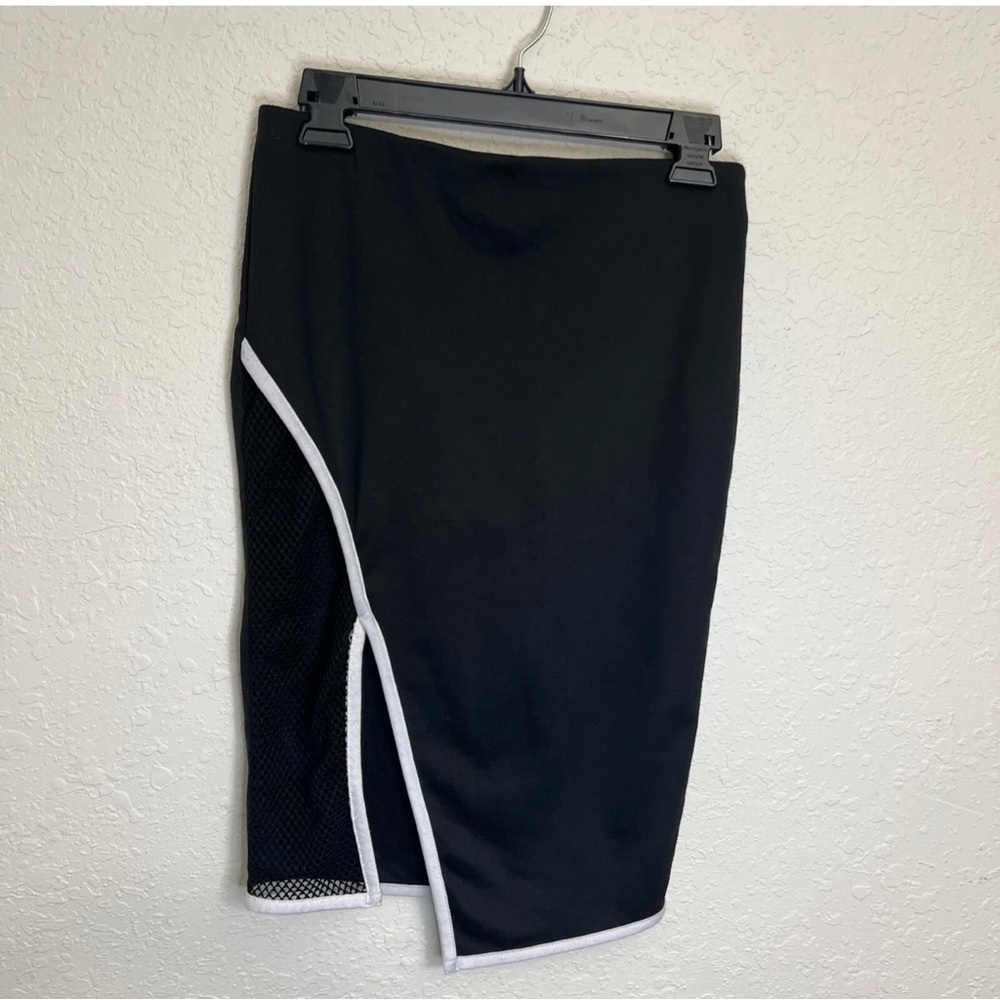 Valía Women's Size Medium Black Skirt Side Spilt